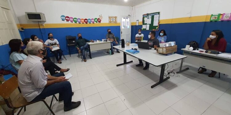 Prefeitura discute guia orientador para retorno das aulas presenciais em Itaporanga
