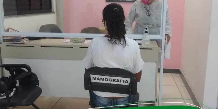 Primeira-dama encaminha mulheres para realizar exames de mamografias