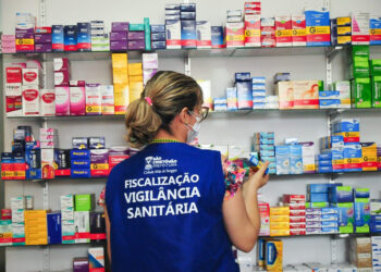 Ações conjuntas da Vigilância Sanitária e CRF/SE fiscalizam farmácias de São Cristóvão