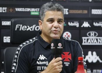 Vasco demite técnico Marcelo Cabo após empate em São Januário