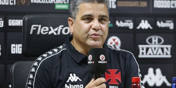 Vasco demite técnico Marcelo Cabo após empate em São Januário