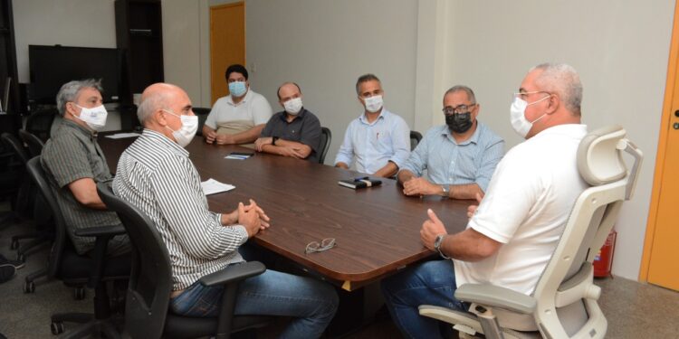 Prefeito Padre Inaldo se reúne com representantes da Associação das Indústrias de Socorro