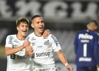 Athletico-PR perde de 2 a 1 para o Santos na Vila Belmiro