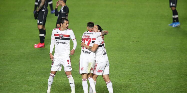 São Paulo abre vantagem sobre Vasco pelas oitavas na Copa do Brasil