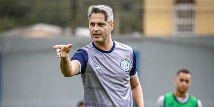 Confiança demite técnico Rodrigo Santana  após derrota para o Botafogo