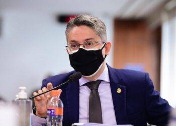 Senador Alessandro Vieira vai ao STF contra aumento o do Fundo Eleitoral