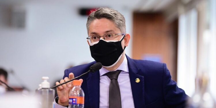 Senador Alessandro Vieira vai ao STF contra aumento o do Fundo Eleitoral