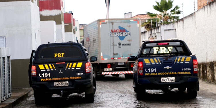 Saúde distribui vacinas contra a Covid-19 recebidas no final de semana