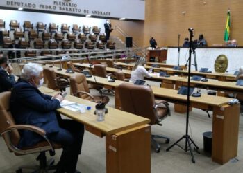 Deputados aprovam LDO em 2ª discussão