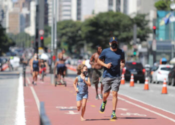 Após 1 ano e 4 meses, Avenida Paulista é reaberta para lazer neste domingo