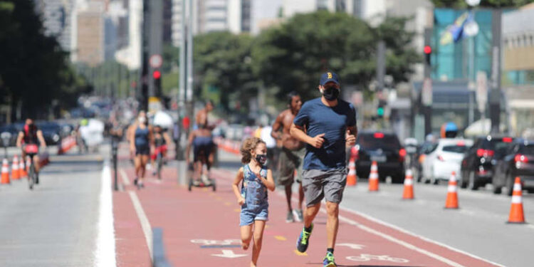 Após 1 ano e 4 meses, Avenida Paulista é reaberta para lazer neste domingo