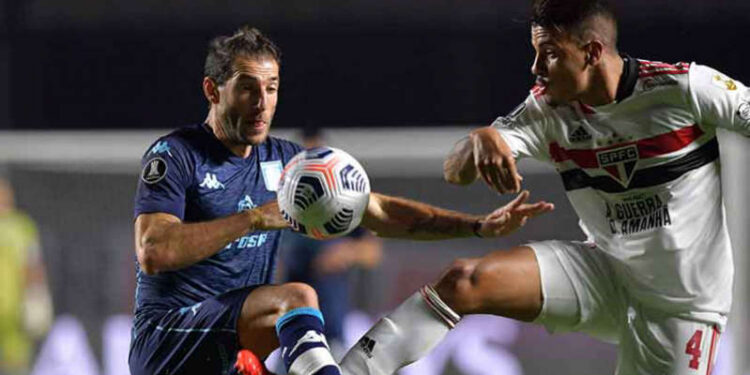 São Paulo abre o placar, mas perde grandes chances de gol e cede empate contra o Racing na Libertadores