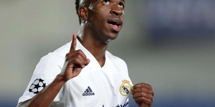 Jornalista se revolta com possibilidade do Real vender Vini Jr