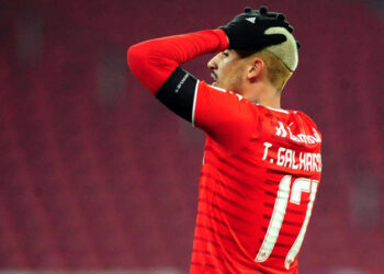 Torcida colorada invade redes sociais pedindo a saída de “vilão” do time em novo fracasso na temporada