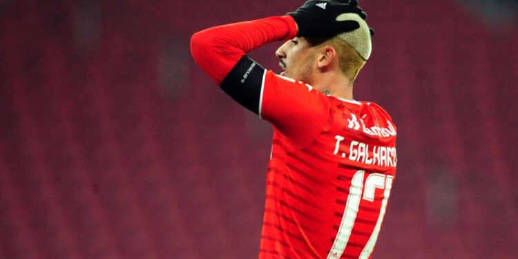 Torcida colorada invade redes sociais pedindo a saída de “vilão” do time em novo fracasso na temporada