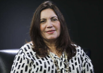 Bia Kicis critica sistema eleitoral e diz não poder provar “fraude” em 2018