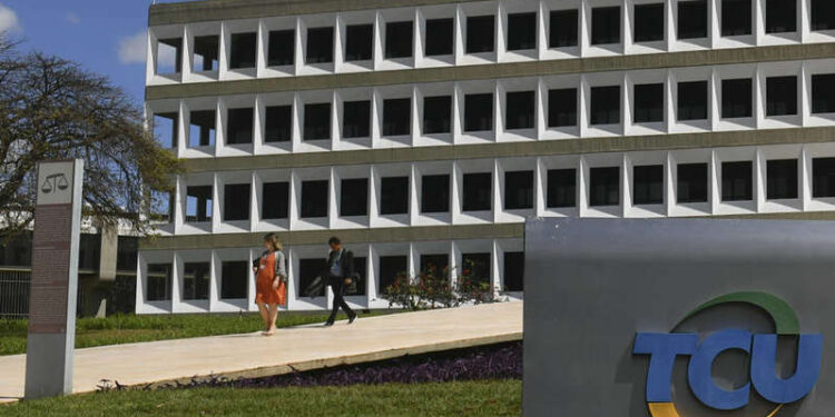 TCU vê ‘hesitação’ do governo na pandemia e sugere ação do Congresso