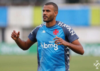 Ernando celebra vitória do Vasco e exalta postura da equipe: ‘Foi gratificante ver o espírito de luta’