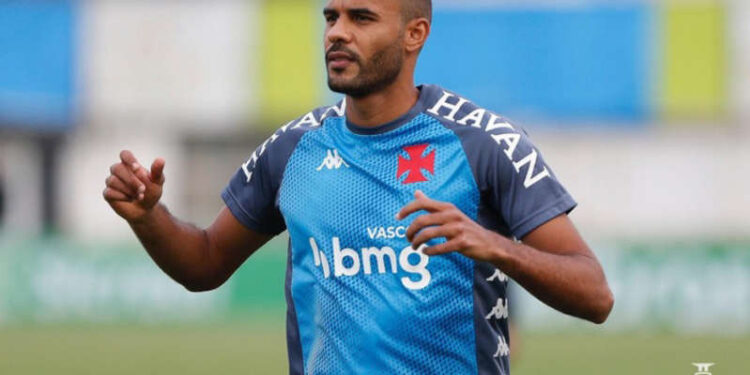 Ernando celebra vitória do Vasco e exalta postura da equipe: ‘Foi gratificante ver o espírito de luta’