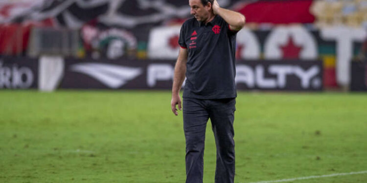 Flamengo anuncia a demissão de Rogério Ceni durante a madrugada