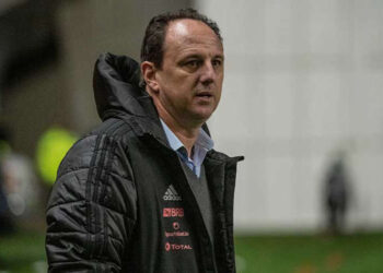 Diretoria do Flamengo se reúne no Ninho do Urubu e debate demissão de Rogério Ceni
