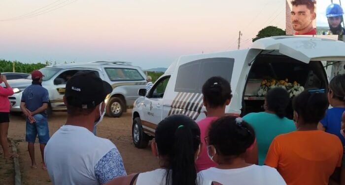 Sergipanos mortos em queda de torre no Pará são sepultados em Carira