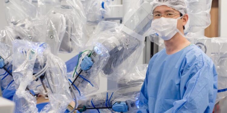 Cirurgia robótica na pandemia: Dr. André Yoichi explica como está o procedimento em Sergipe