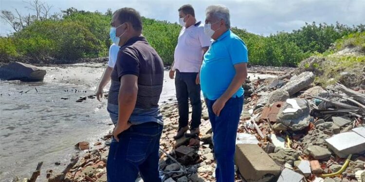 Prefeito visita povoados do litoral e avalia situações causadas pelas chuvas em Estância
