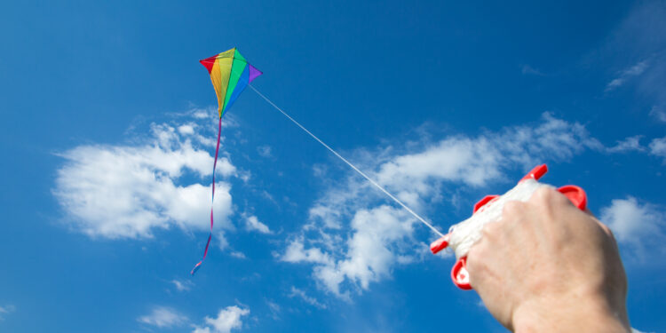 Soltar pipas exige cuidados para evitar acidentes com a rede elétrica