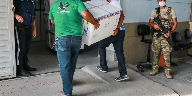 Sergipe recebe mais de 43 mil doses da vacina AstraZeneca