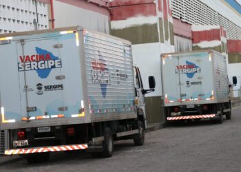 Saúde recebe lotes de vacinas contra a Covid-19 com mais de 54 mil doses