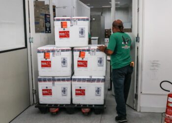 Secretaria de Saúde envia aos municípios 95.620 doses de vacina contra a Covid-19