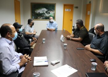 Prefeito Padre Inaldo discute ampliação de linhas do transporte alternativo no complexo Taiçoca