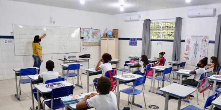 Seguindo protocolos de biossegurança, escolas de São Cristóvão retomam aulas no formato presencial híbrido