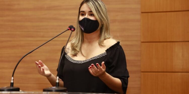 Kitty Lima propõe reduzir tempo da fila de vacinação