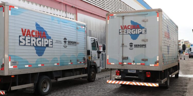 Secretaria de Estado da Saúde distribui as vacinas contra a Covid, 15 horas após a chegada em Sergipe