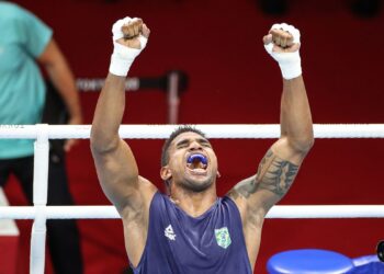 Abner Teixeira garante bronze no boxe ao avançar à semi em Tóquio