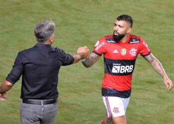 Renato enche a bola de Gabigol, mas brinca com atacante do Flamengo: “Não está preparado para ver meu DVD”