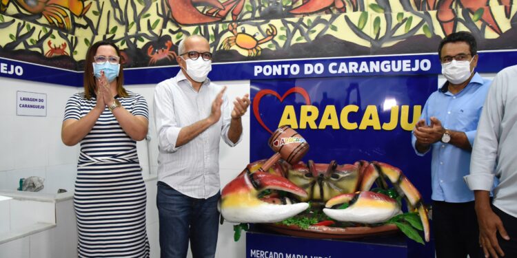 Prefeito Edvaldo entrega novo Ponto do Caranguejo no Mercado Virgínia Franco