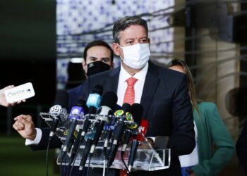 Lira diz que não há materialidade e disposição política para impeachment neste momento