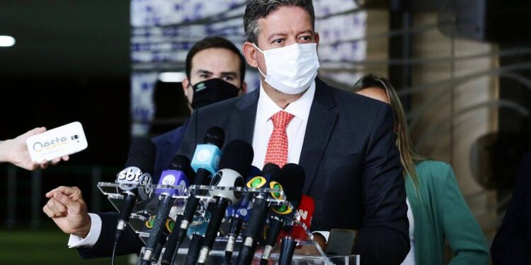 Lira diz que não há materialidade e disposição política para impeachment neste momento