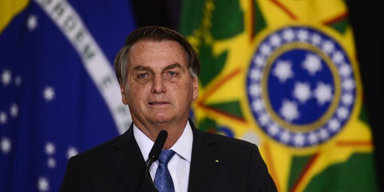 Bolsonaro envia projeto para regulamentar conselhos de educação física