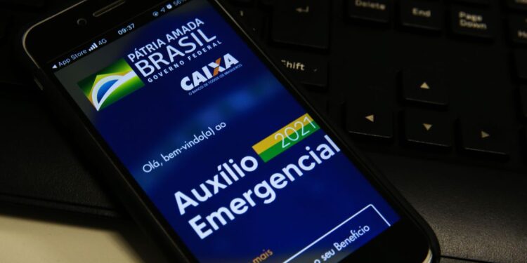 Trabalhadores nascidos em julho podem sacar o auxílio emergencial