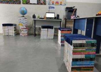 Escola Criativa e Sustentável: Prefeitura de Lagarto reutiliza livros que seriam descartados, para a criação de bancos e bancadas
