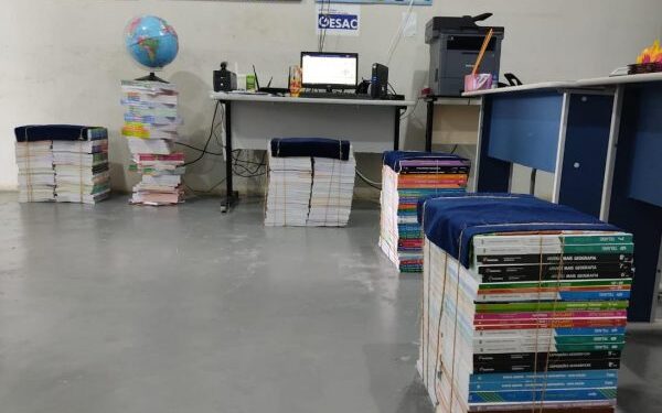Escola Criativa e Sustentável: Prefeitura de Lagarto reutiliza livros que seriam descartados, para a criação de bancos e bancadas