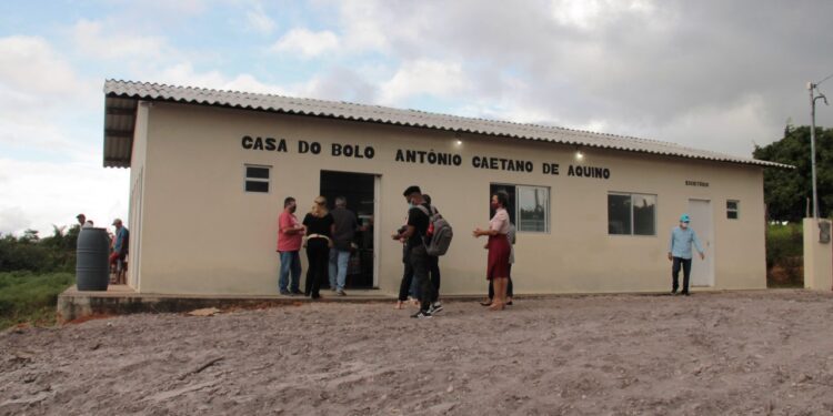 Projeto Dom Távora: Governo entrega fábrica de bolos em Santana do São Francisco