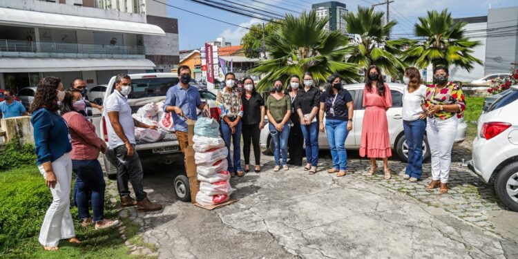 Funesa realiza entrega de cestas de alimentos à campanha Solidarize-SE