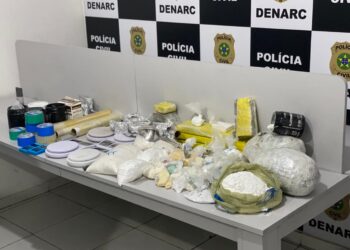 Cocaína, crack e maconha são apreendidos e traficante preso