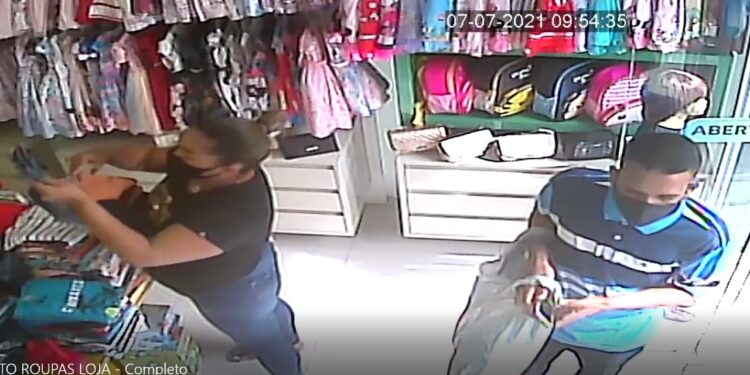 Polícia Civil divulga imagens de furto em loja de roupas em Itabaiana