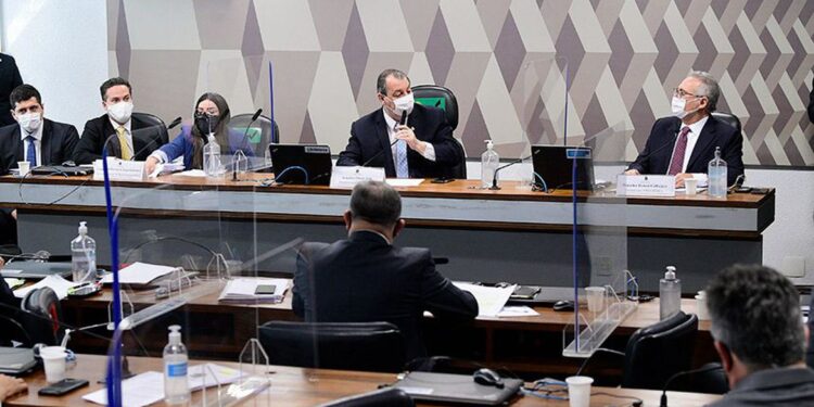 Diretora da Precisa diz não haver ilegalidade em negociação da Covaxin